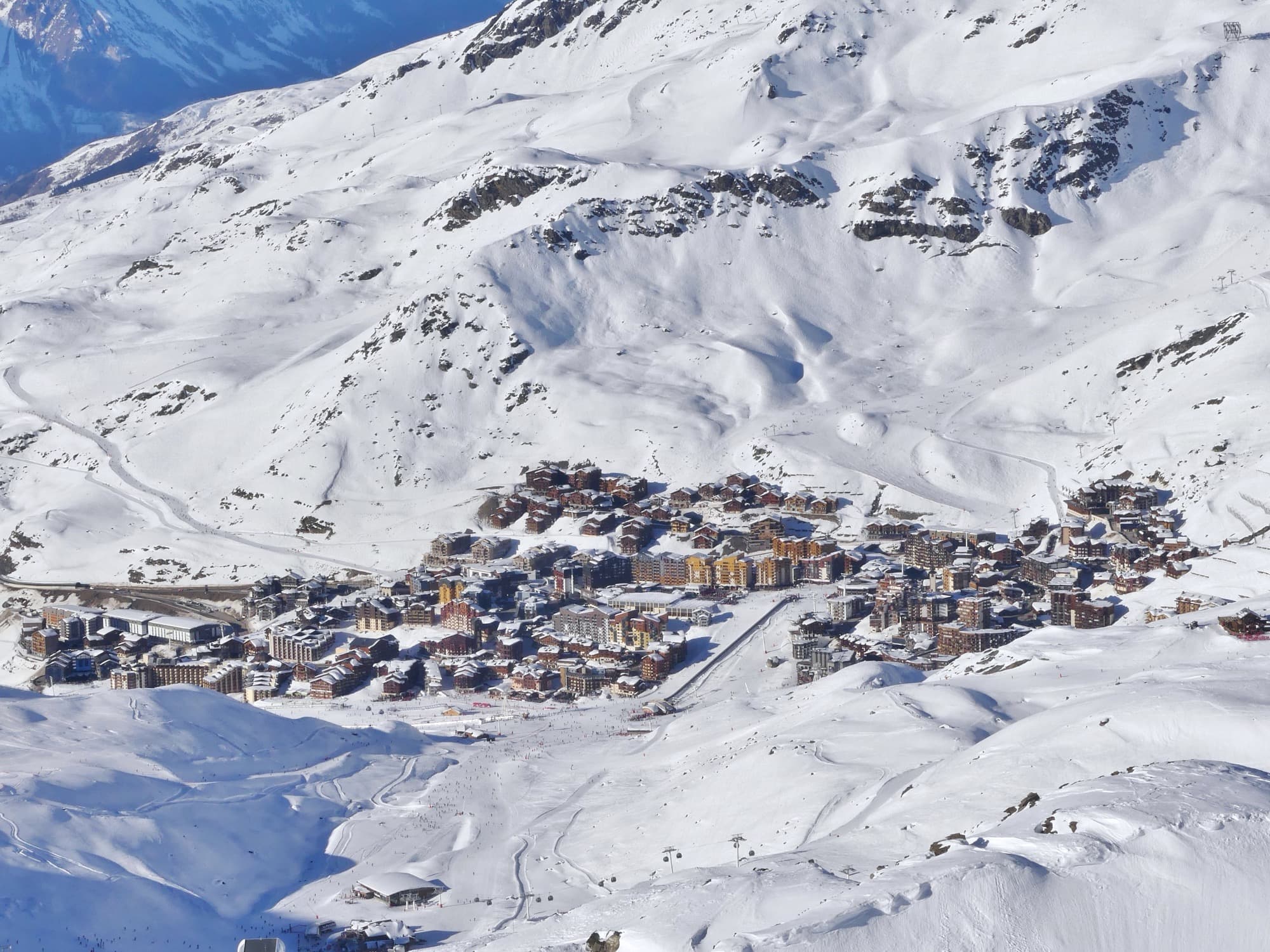 Station-village de Val Thorens en hiver, vue du sud-est
